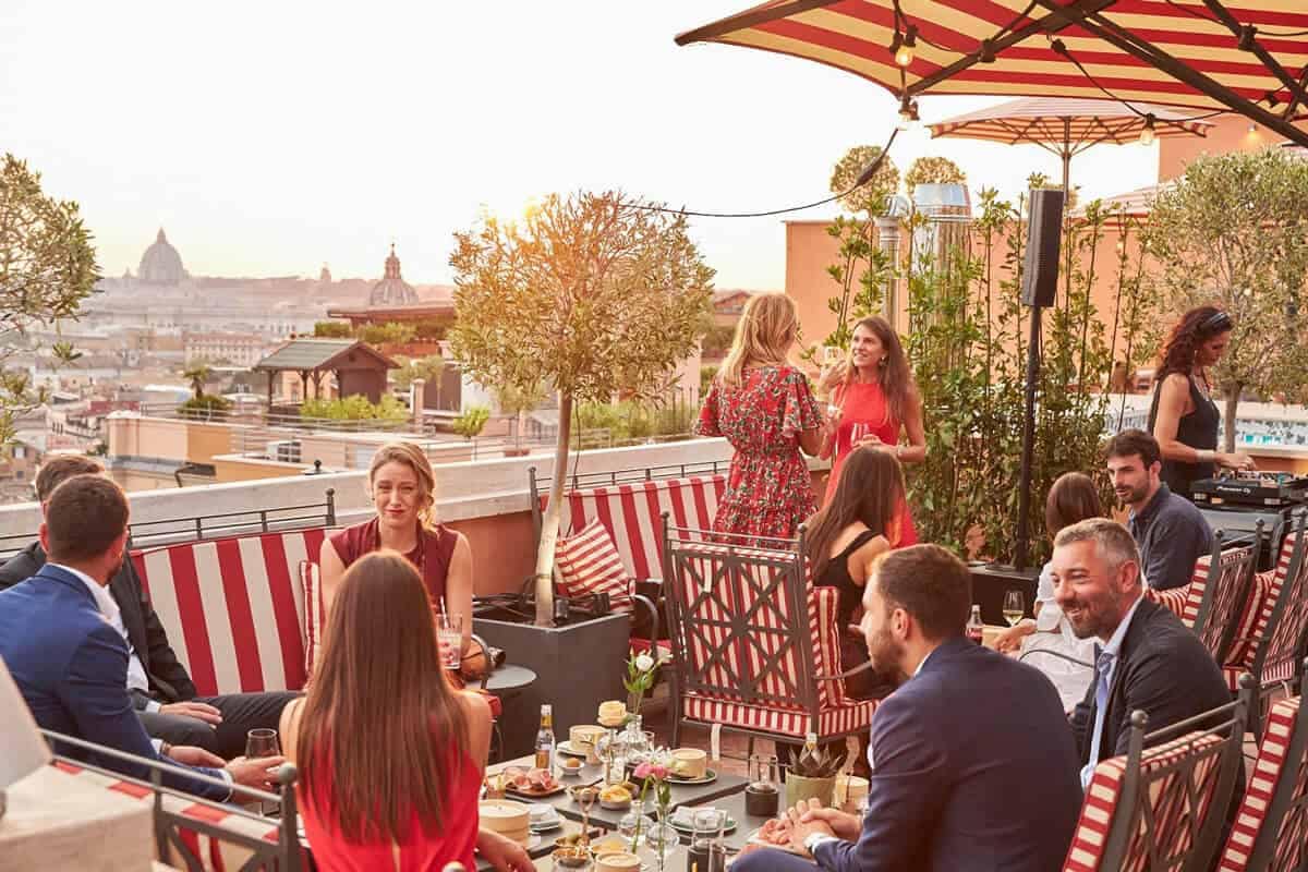 people-on-vespa80xx533